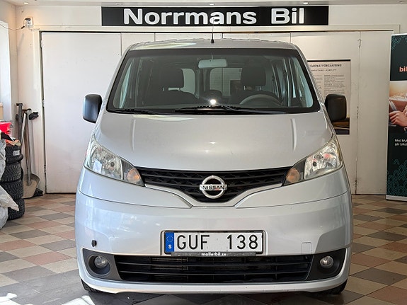 Nissan NV200 2 of 5
