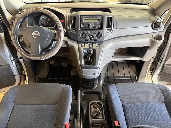 Nissan NV200 16 of 25