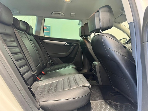 Volkswagen Passat 12 of 19