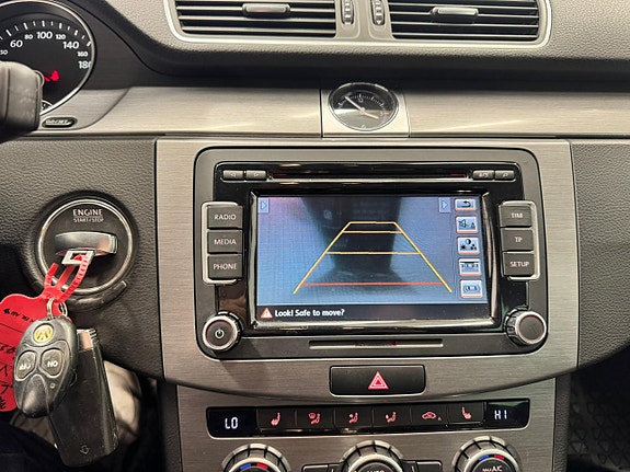 Volkswagen Passat 16 of 19
