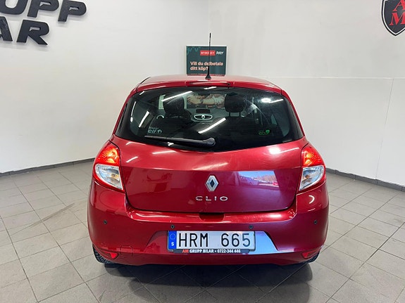Renault Clio 8 of 17