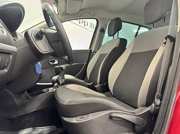 Renault Clio 14 of 17