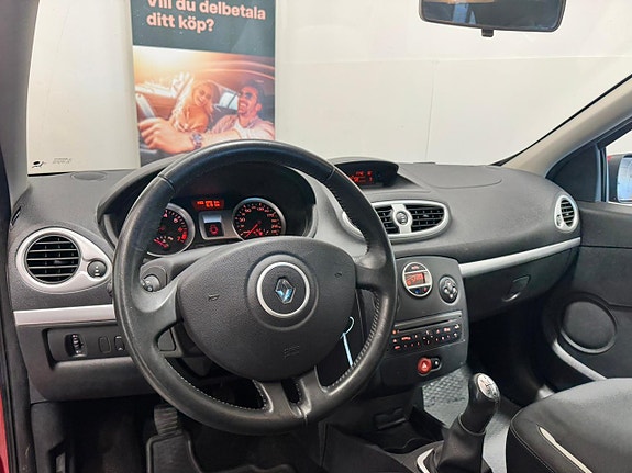 Renault Clio 17 of 17