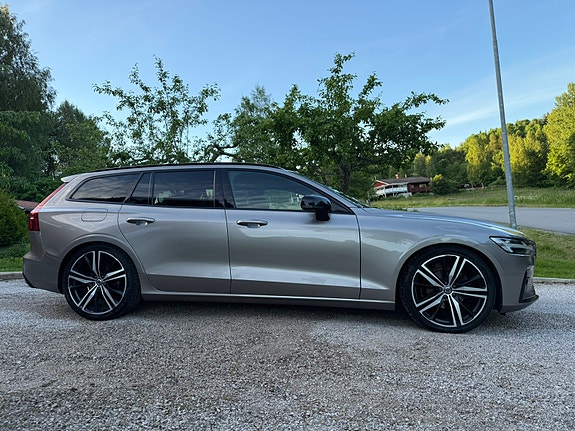 Volvo V60 2 of 9