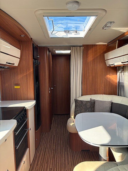 Adria Alpina 663PT 2 of 9