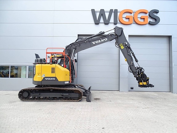 Volvo ECR145EL - 22 / Engcon EC219 / Grip / S60 EC-Oil 2 of 7