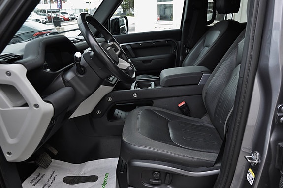 Land Rover Defender 110 5 of 5