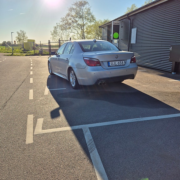 BMW 530i 2 of 5