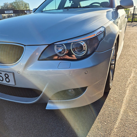 BMW 530i 4 of 5