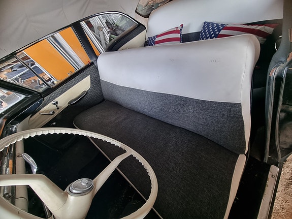 Oldsmobile 88 4 of 6