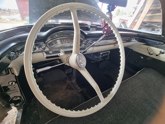 Oldsmobile 88 3 of 6