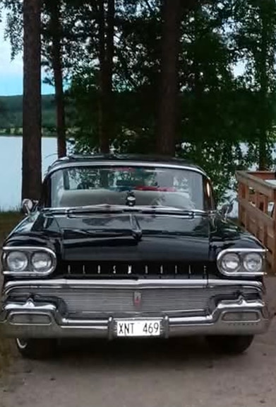 Oldsmobile 88 2 of 6