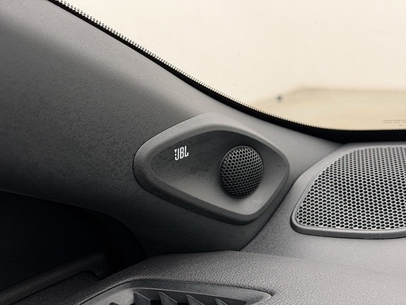 Toyota Yaris 10 of 30