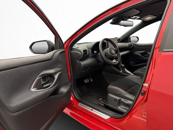 Toyota Yaris 11 of 30