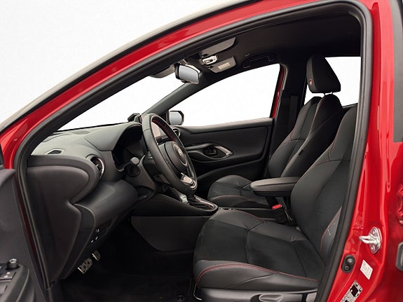 Toyota Yaris 12 of 30