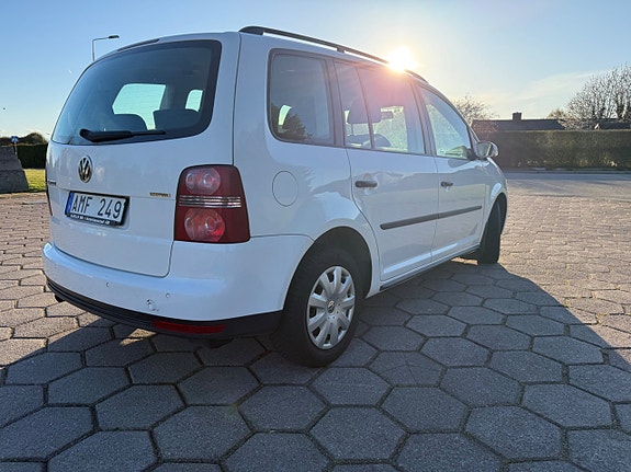 Volkswagen Touran 3 of 5