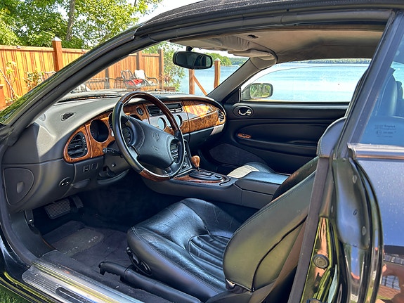 Jaguar XK 7 of 12