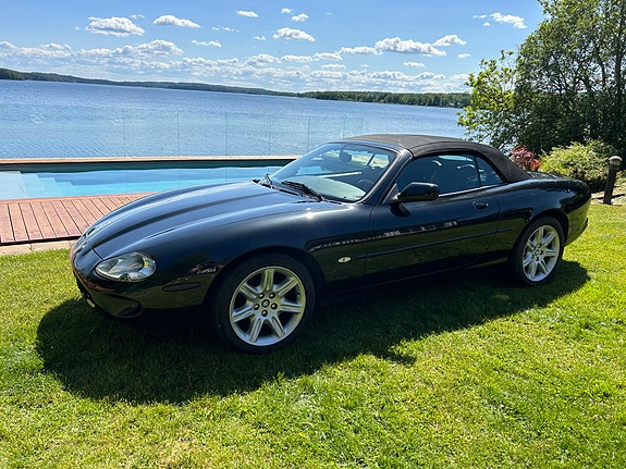 Jaguar XK 11 of 12
