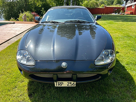 Jaguar XK 9 of 12