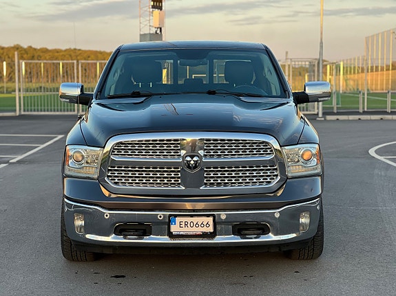 Dodge RAM 1500 2 of 5