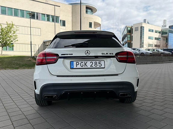 Mercedes-Benz GLA45 3 of 5