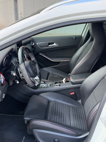 Mercedes-Benz GLA45 10 of 13