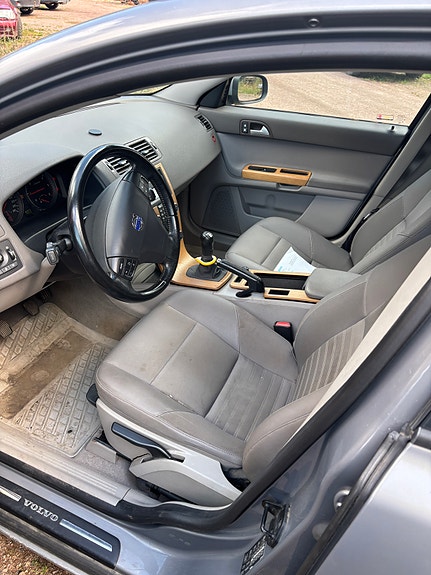 Volvo V50 3 of 5
