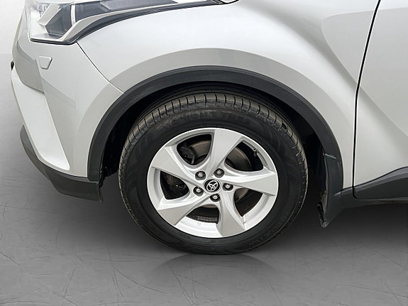 Toyota C-HR 23 of 26