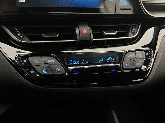 Toyota C-HR 17 of 26