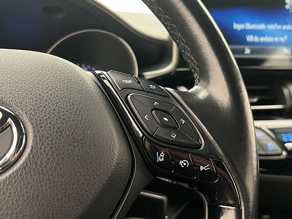 Toyota C-HR 13 of 26