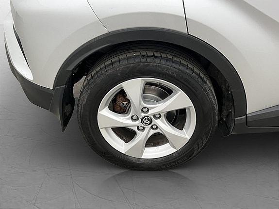 Toyota C-HR 25 of 26