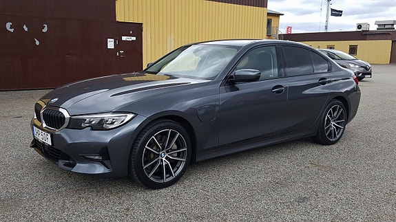 BMW 330e