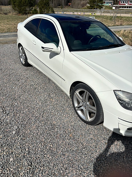 Mercedes-Benz CLC180 2 of 5