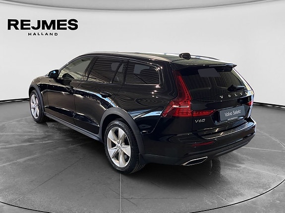 Volvo V60 Cross Country 3 of 5