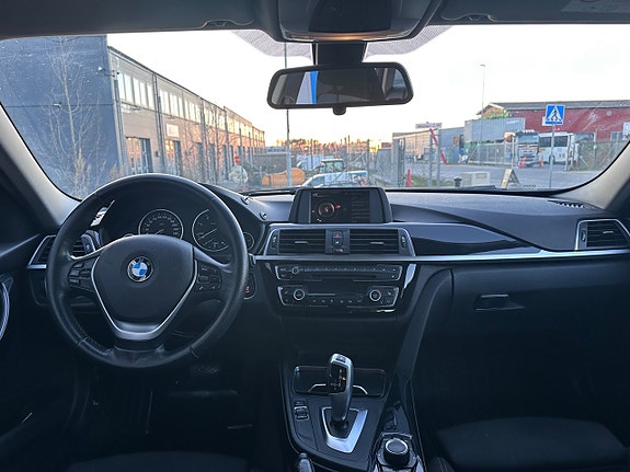 BMW 320d 12 of 29