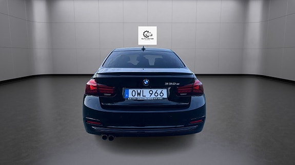 BMW 330e 5 of 5