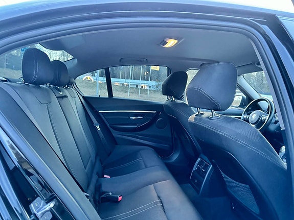 BMW 330e 15 of 24