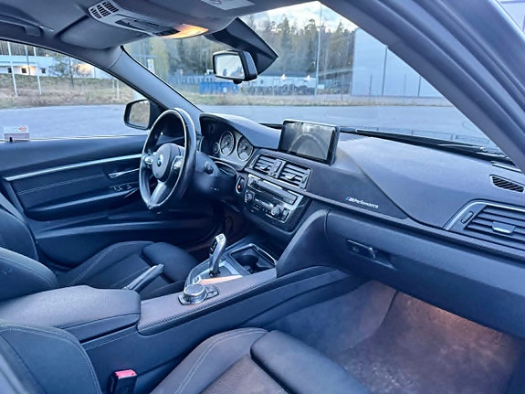 BMW 330e 9 of 24