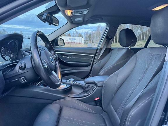 BMW 330e 11 of 24