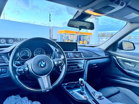 BMW 330e 12 of 24