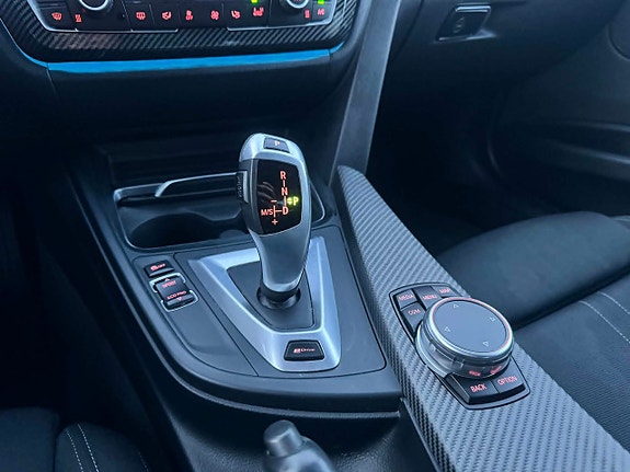 BMW 330e 21 of 24