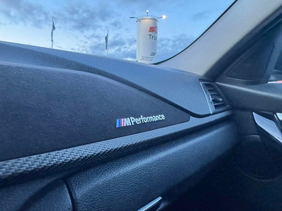 BMW 330e 19 of 24