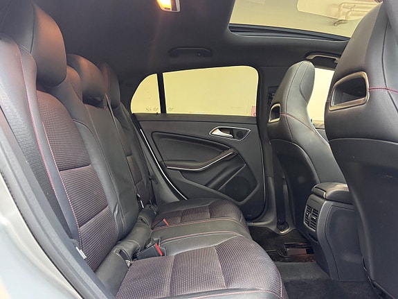 Mercedes-Benz CLA220 16 of 27
