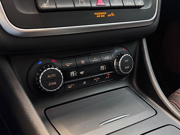 Mercedes-Benz CLA220 23 of 27