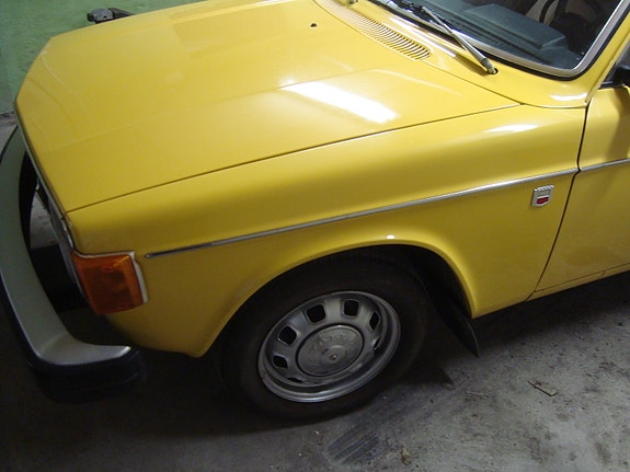 Volvo 142 2 of 4
