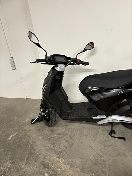 Piaggio 2 of 2