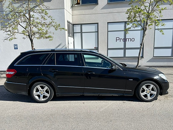 Mercedes-Benz E220 4 of 5