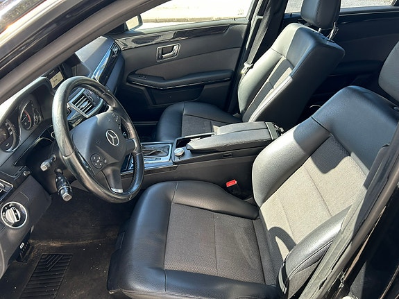 Mercedes-Benz E220 5 of 5