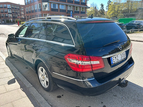 Mercedes-Benz E220 3 of 5