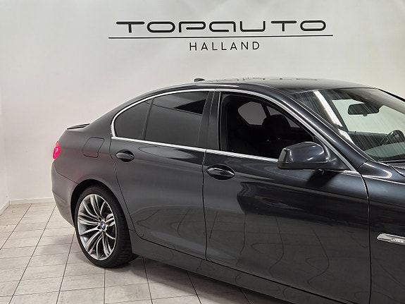 BMW 520d 3 of 5